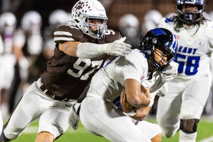 8A football: Joey Quinn, Mount Carmel rout Lincoln