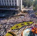 Miles marchan en Uruapán exigiendo justicia por el asesinato del alcalde Carlos Manzo