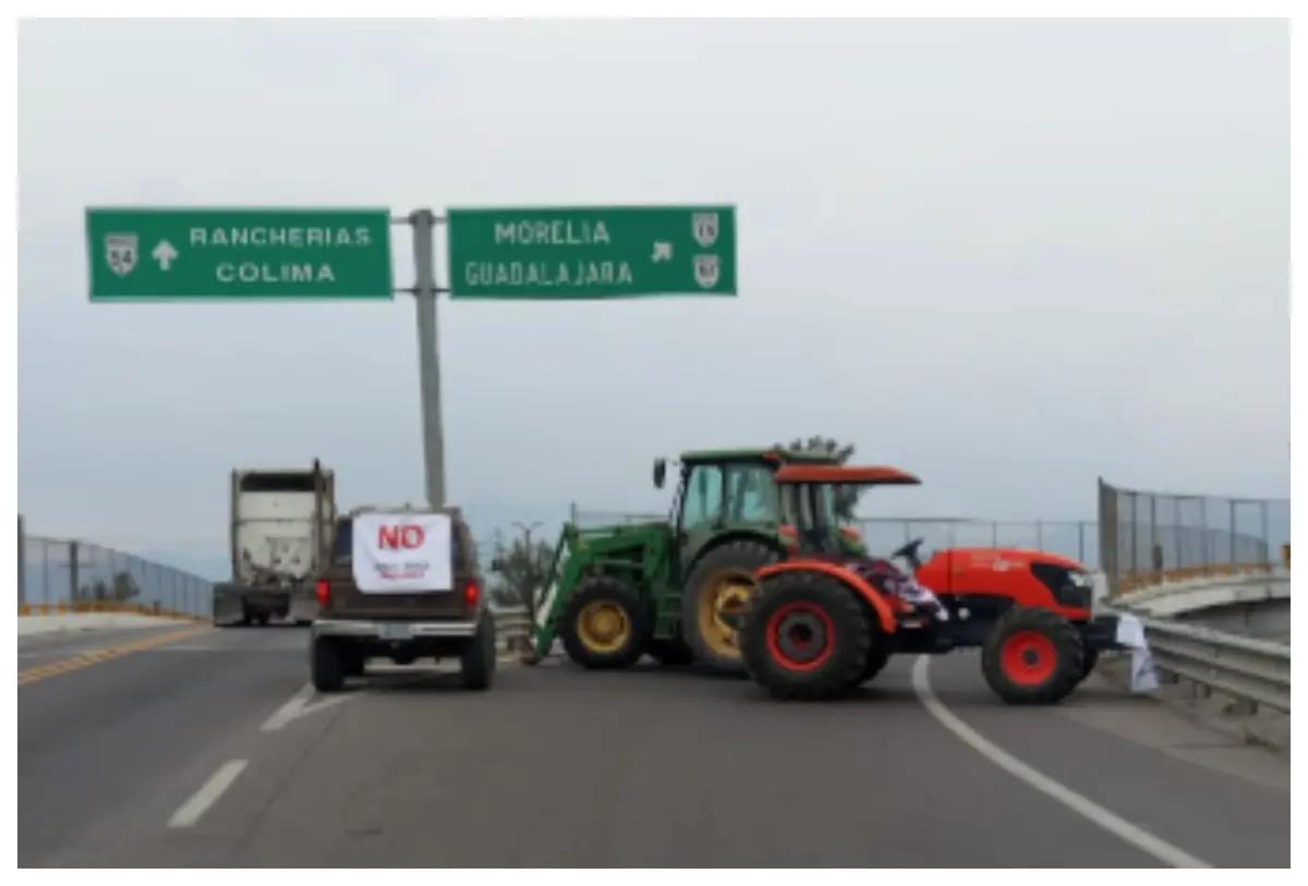 Agricultores bloquean múltiples carreteras en Jalisco; cierran autopista Guadalajara