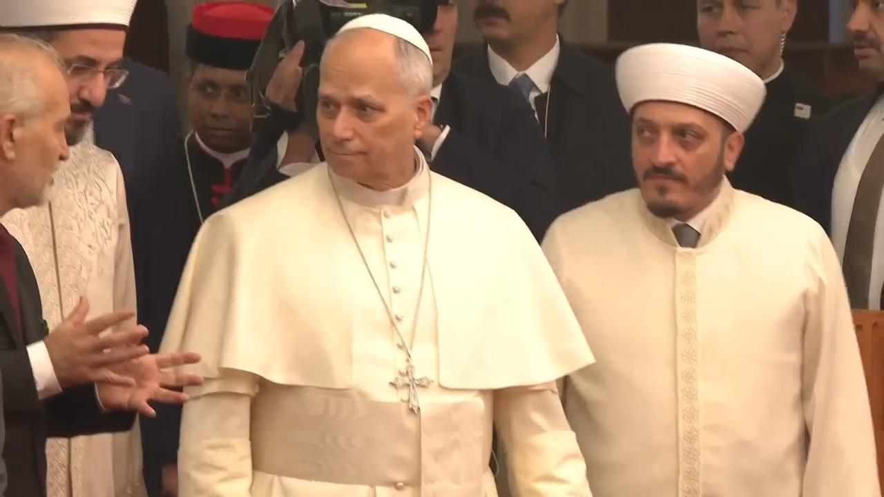 Behind the scenes as AP covers Pope Leo's visit to Istanbul's Blue Mosque