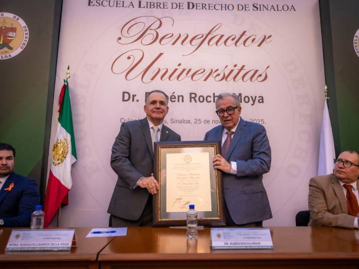 Recibe gobernador Rocha Moya la distinción “Benefactor Universitas” de la Escuela Libre de Derecho de Sinaloa