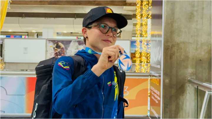 Llegó a Venezuela Rosa Martínez, medalla de bronce en la Copa del Mundo de Triatlón Viña del Mar 2025