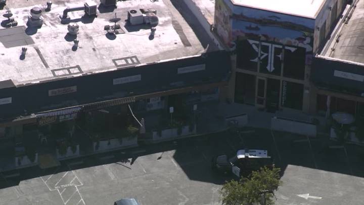 2 dead after Redwood City liquor store fire