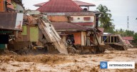 Reportan más de 250 muertos por inundaciones en Indonesia