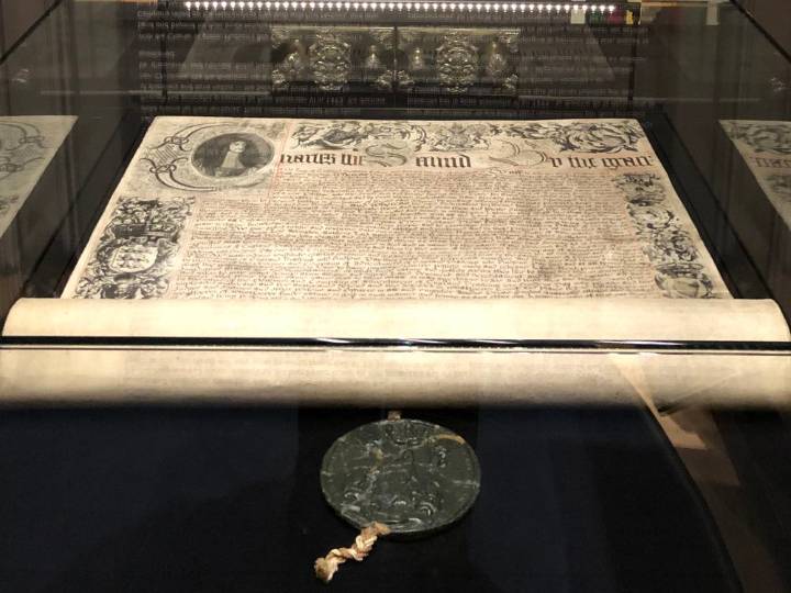 Bid for HBC charter made by two of Canada's richest families