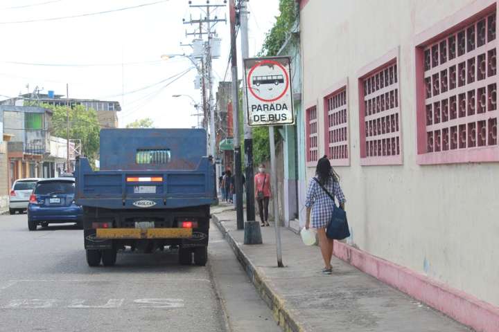 Un joven casi fue arrollado por un autobús en Tucupita