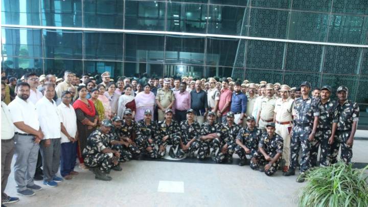 Hyderabad CP Sajjanar paids tribute to national song 'Vande Mataram'