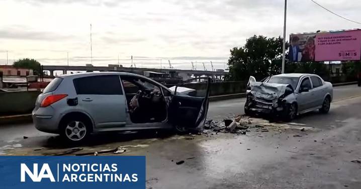 Impactante choque frontal en el puente Avellaneda dejó tres heridos graves
