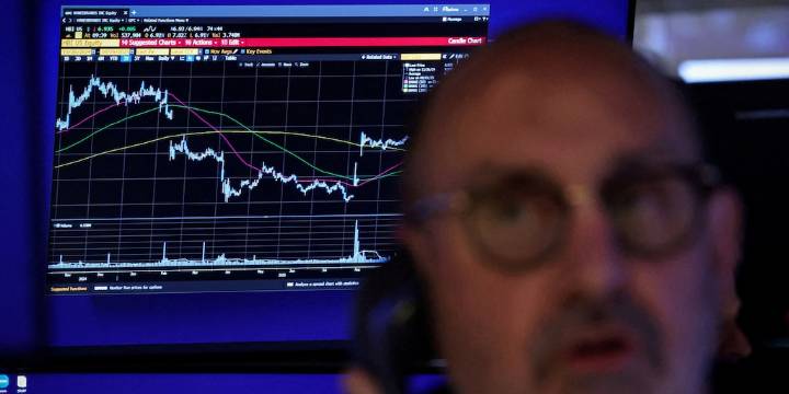 Tras la peor jornada en un mes, Wall Street cerró una semana volátil: sigue la incertidumbre sobre el recorte de la tasa de interés