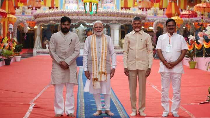 PM Modi pays tribute to Sathya Sai Baba, calls centenary a festival of universal service