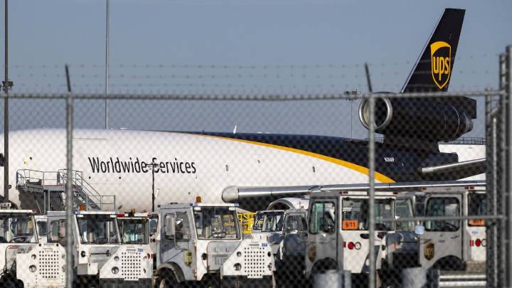 MD-11 planes grounded by UPS, FedEx after Kentucky crash