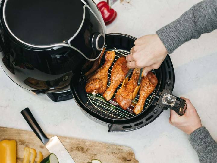 How to Clean an Air Fryer and Remove Stubborn Grease