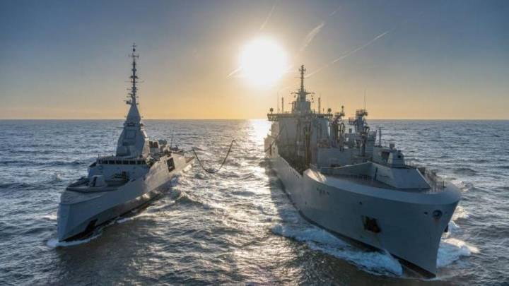 ¿Por qué hay un buque militar en el puerto de Alicante?