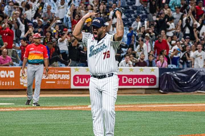 Magallanes y Leones pactan cambio que involucra a Anthony Vizcaya