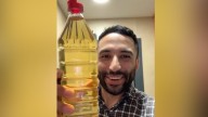 Un estadounidense que vive en España tarda 30 minutos en abrir una botella común: “Nunca la había visto”