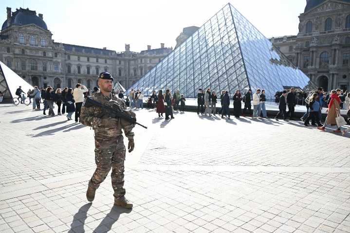 Two new suspects handed preliminary charges in Louvre jewels heist case, Paris prosecutor says