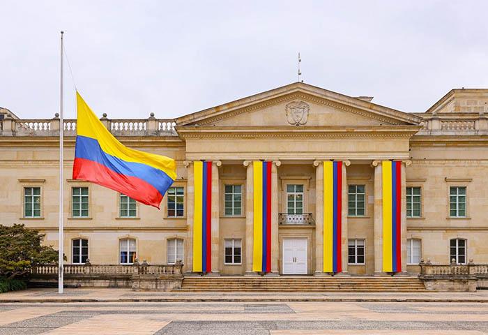 Gobierno alista decreto que eliminaría requisitos para ser embajador o cónsul