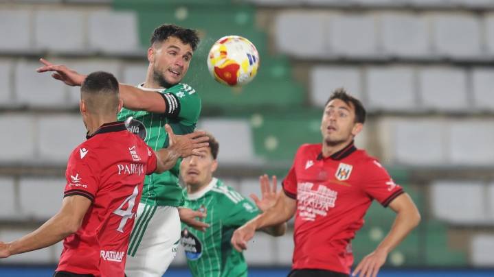 Mardones sale al rescate del Racing de Ferrol, que empata con el Mérida (2