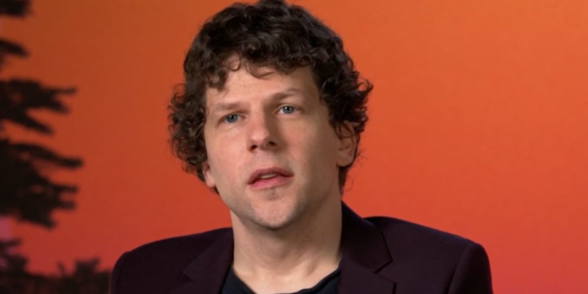 Actor Jesse Eisenberg says he is donating a kidney to a stranger