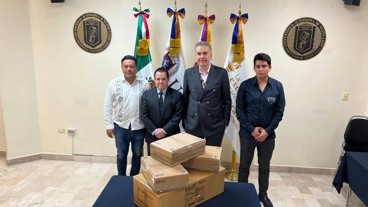 Waldo Fernández entrega insumos médicos al Hospitsl Universitario