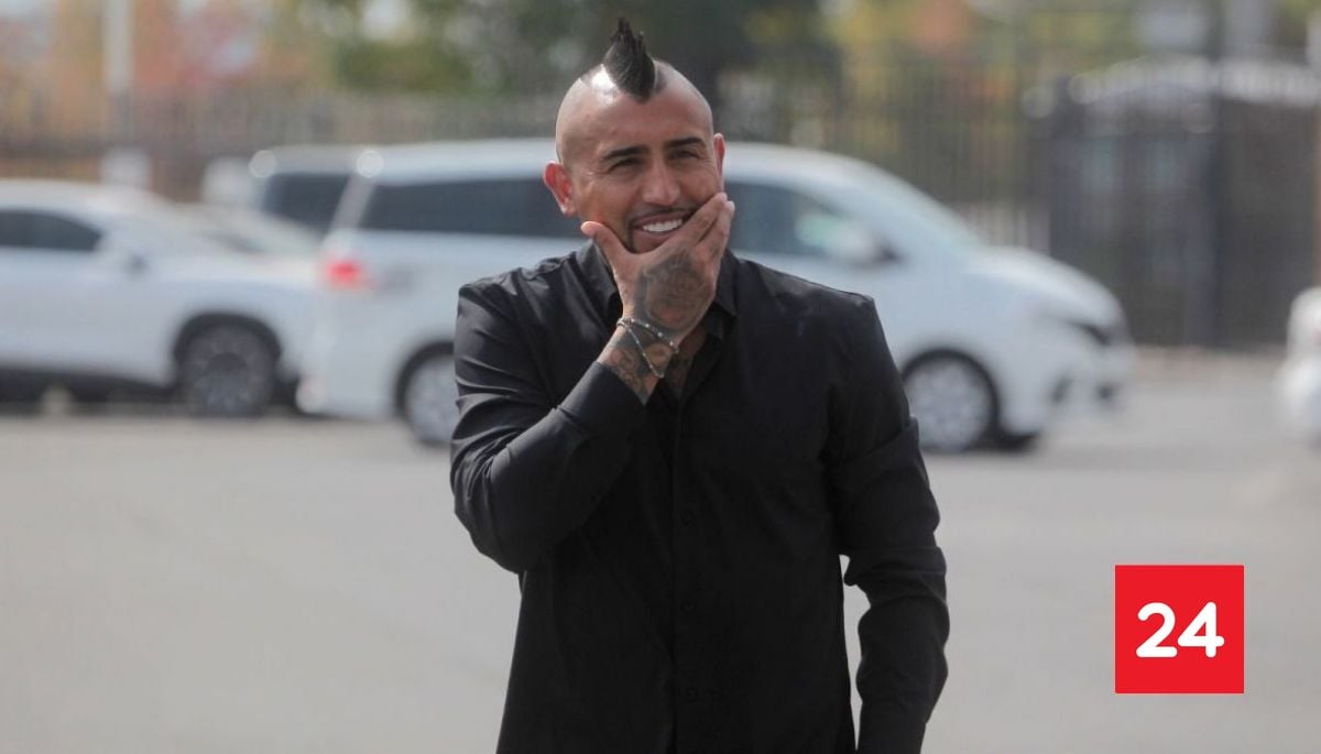 "Por fin llegó el regalón": El lujoso auto de Arturo Vidal con el que acapara las miradas