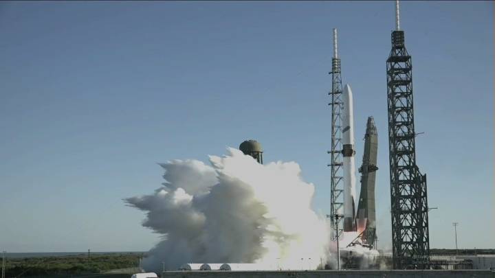 Blue Origin New Glenn Mission heads to Mars from Florida