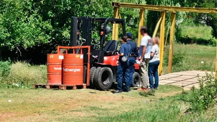 Un hombre fue detenido al intentar arrojar lubricantes al arroyo Manzores