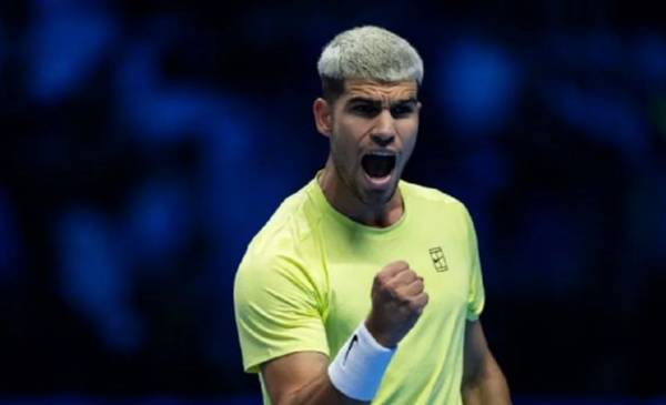 Alcaraz debutó con un triunfo ante De Miñaur en ATP Finals 2025