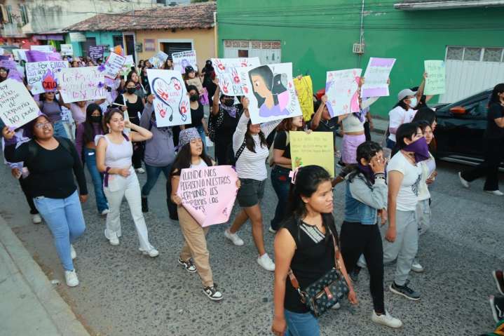 Aumentan casos de violencia digital contra mujeres en la Mixteca