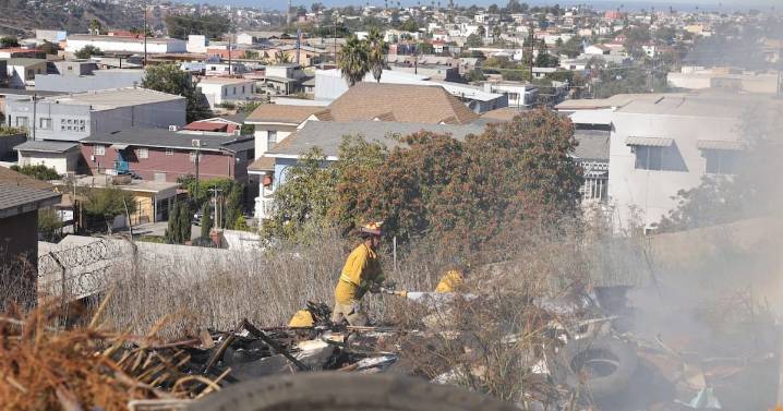 Registran incendio en predio lleno de basura y escombros