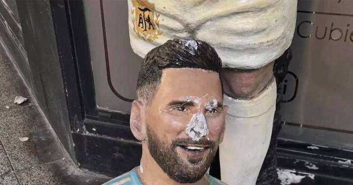 Destrozaron una estatua de Messi en Mar del Plata