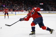 Deadspin | NHL roundup: Alex Ovechkin scores 900th career goal in Caps' win