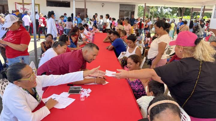 Más de 20 mil personas beneficiadas en mega jornada navideña de atención integral en El Furrial