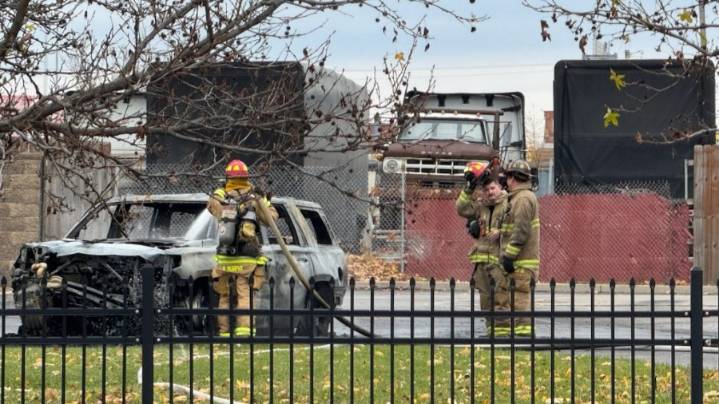 Crews extinguish car fire in Dayton