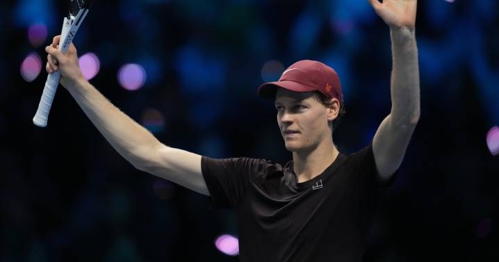 Jannik Sinner vence a Alex de Minaur y va por el campeonato de las Finales ATP