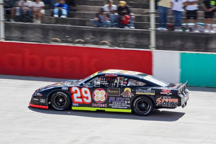 Está Koke de la Parra en quinto lugar del campeonato de pilotos