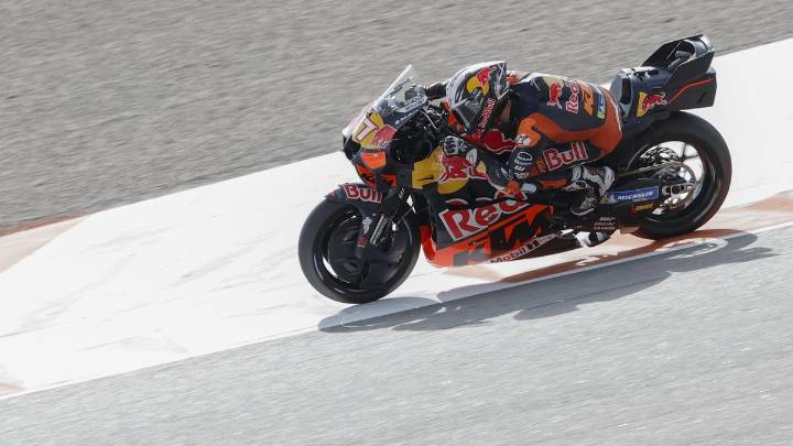 Pedro Acosta 'vuela' alto en Cheste