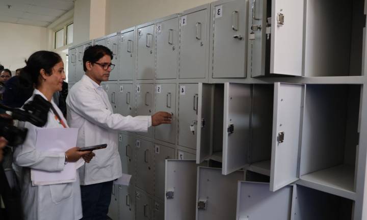 Jammu hospitals check doctors' lockers amid white