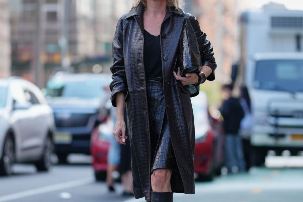 5 abrigos negros para vestir todo el invierno