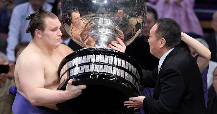 Ukraine-born sumo wrestler Aonishiki is the first from his country to win a top championship