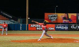 Águilas lidera la LVBP con problemas en su pitcheo