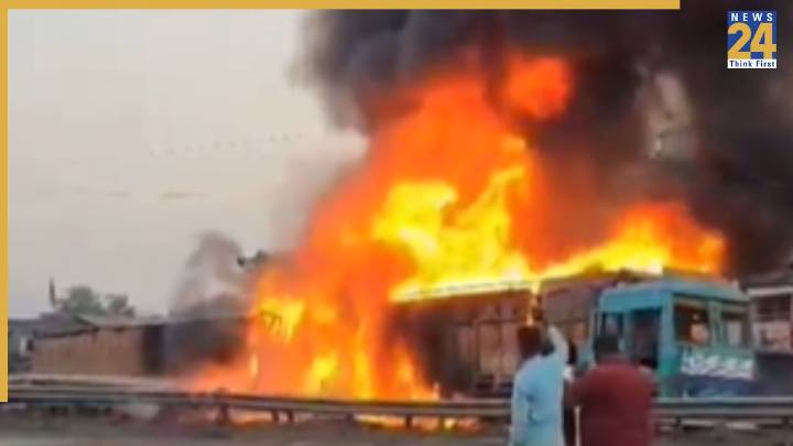 Eight killed as container truck rams multiple vehicles on Pune-Bengaluru Highway, horrifying video shocks nation, Watch