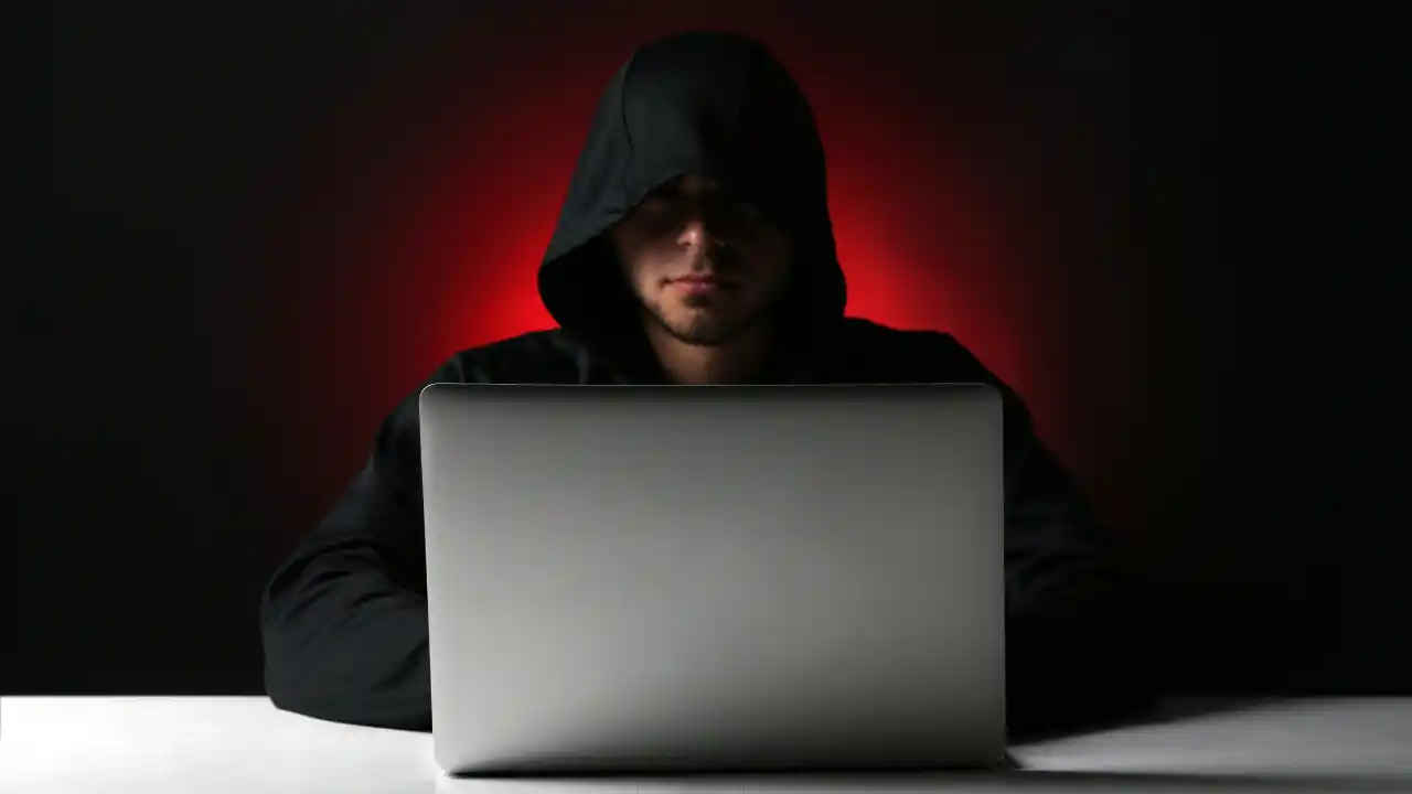 Cybercriminals exploit LinkedIn DMs with fake investment invites to steal Microsoft credentials