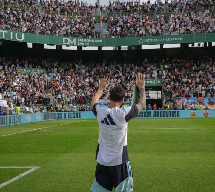 “Siempre es un gusto volver a verlos”: Messi visitó España con la Selección