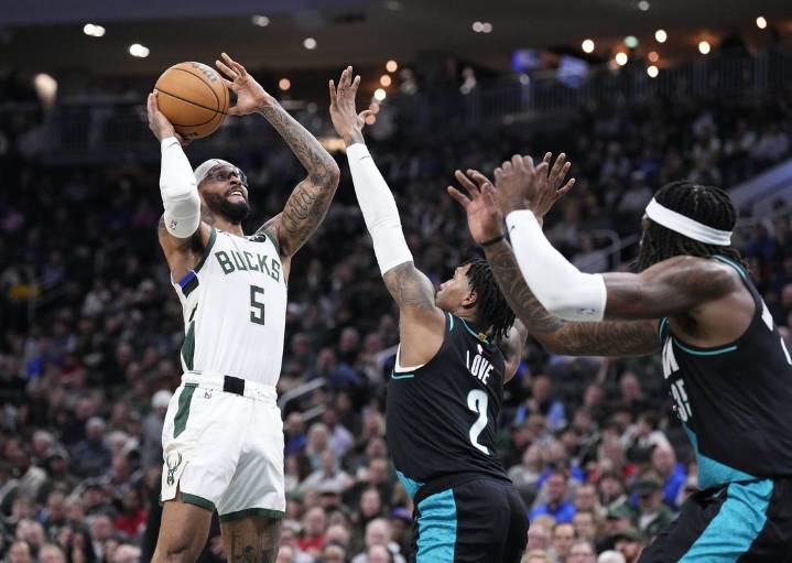 Deadspin | Jerami Grant (35), Blazers hand Bucks 5th straight loss