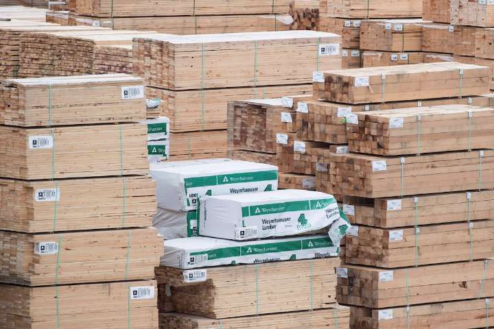 Banks tell Natural Resources Minister loans for softwood industry are imminent, sources say