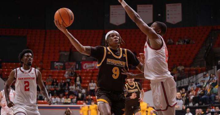 Free throws cost Cowboys hoops in first loss