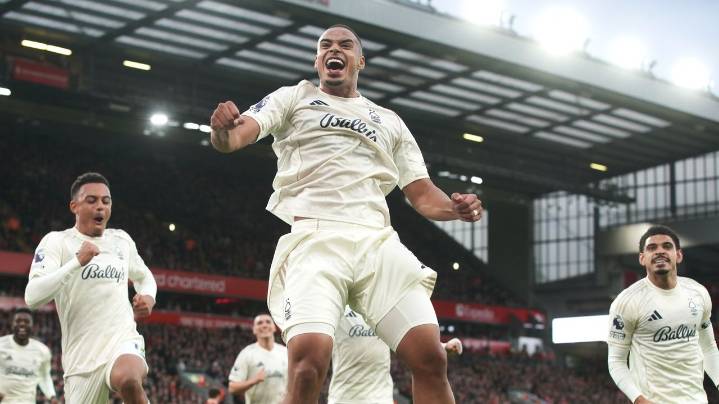 Liverpool and Man City lose again to boost Arsenal's Premier League title pursuit