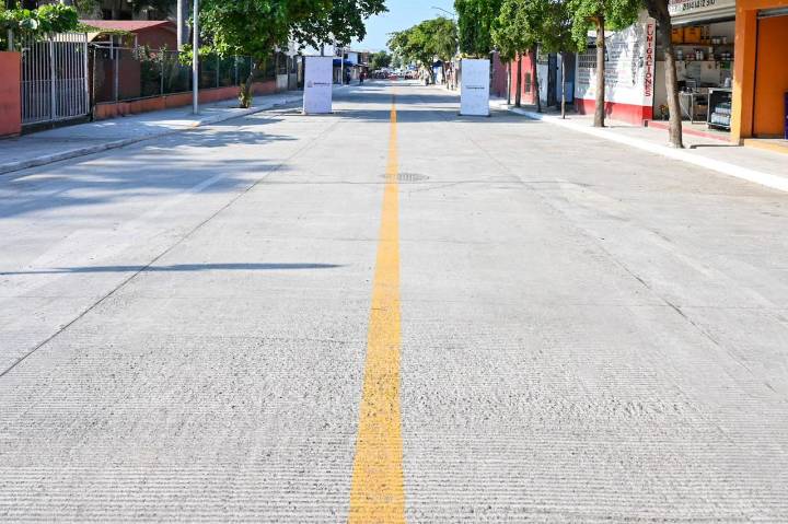 En un año Ayuntamiento de Manzanillo lleva una avenida y 9 calles de concreto hidráulico intervenidas