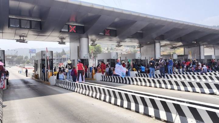 Levantan bloqueos campesinos y transportistas, ahora viene la CNTE